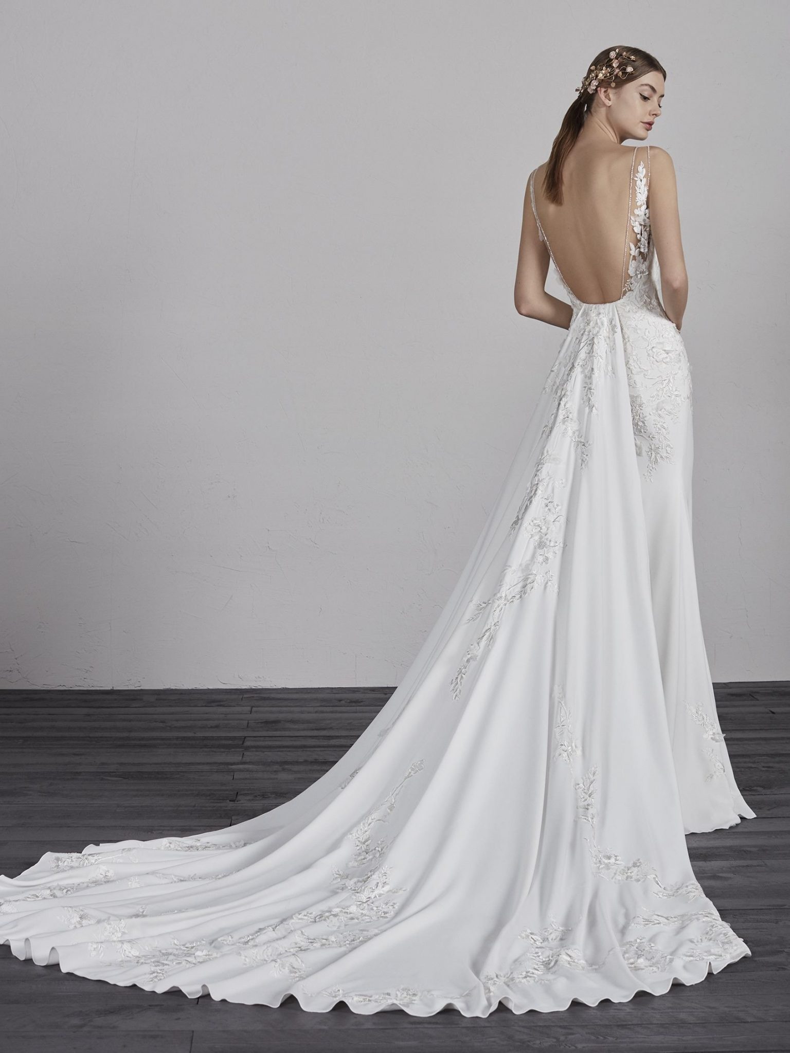 Stunning Wedding Gown With Detachable Train Modes Bridal Nz 9259